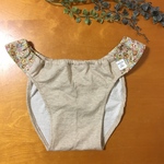 すっきりシルエットのふんどしパンツ ベージュ×花柄
