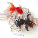 （透かし台の帯留）赤い金魚＆黒デメキン ２色淡水パール　