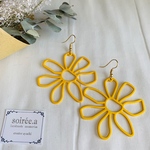 big flower pierce＊大振りメタルフラワーのピアス  イエロー