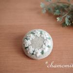 白いお花リース刺繍ブローチ (3.0)