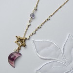 フローライト三日月のネックレス