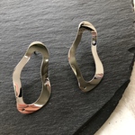 ウエーブ シルバー ピアス《1ペア》