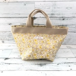 【LIBERTY】リバティビニコお散歩バック＊シックな配色の愛らしいイエロー花柄・メドウ