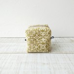 おにぎりが入るサイコロポーチ  グリーンの幾何学模様 