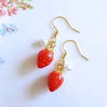 ちっちゃなシンプルいちごピアス/イヤリング♡