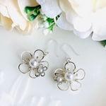 シルバーの花ピアス