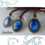 【訳あり】ブルーのアートを閉じ込めたようなネックレス 水の国アートネックレス blue windシリーズNo.8 ③C