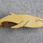 木製ザトウクジラネクタイピン