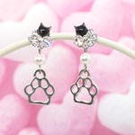 肉球揺れる黒猫ピアス（ビジュー）くろねこ
