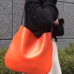 上質な柔らかい牛革レザーの2wayショルダー