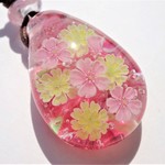 《桜とウコン桜》　ペンダント　ガラス　とんぼ玉　桜 　春 