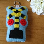 【受注製作】フェルトのマスコット🍀踏み切りのキーホルダー  ・名入れも    