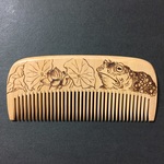 本つげ櫛　「カエル　～蛙と蓮と～」