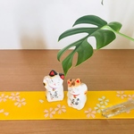 送料無料/敷物/桜（黄色の生地に白と淡いピンク色の桜）の手刺繍藍色T017