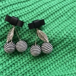 2 モノトーン さくらんぼ チェリー ピアス