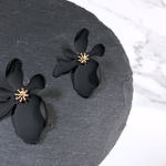 おおぶり フラワー ラバー ピアス