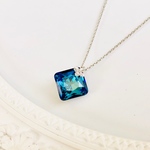 Swarovski お花のスクエアネックレス