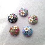 フェルトと羊毛と春のモチーフ刺繍のヘアゴム or ブローチ