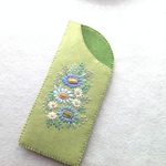 フェルトと刺繍のフラワーメガネケース  グリーン