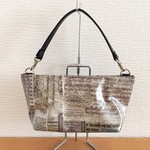 クラッシックな柄の生地の大きめポーチ