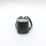 ブラック×白　オビツ11ドラムリュック