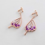 蝶の揺らめきイヤリング～紫白～