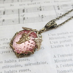 ・:*:・小傷あり・:*:・Vintage Strauberry glass 　ネックレス