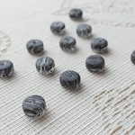 走るシマウマ　チェコビーズ　3X6mm 12個