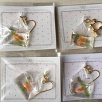 袋入り金魚 　 片耳ピアス （片耳イヤリング）   金色