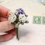 布花 しろつめ草と勿忘草の小さなブローチ