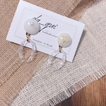 ホワイトカボションのアシメレジンアクセサリー