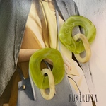 RUKIRIRIA #243 大人気 春色 グリーン チェーンピアス  大ぶりピアス 大ぶりイヤリング 