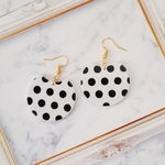 白と黒のドット大ぶりピアス