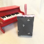 【完成品即発送】上履き袋・さくらんぼ（チャコールグレー&ホワイト）・刺繍・入園入学
