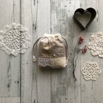 ＊ 大人可愛い ＊ 毎日使いたい♡ 刺繍 とレースの ふんわり巾着ポーチ ＊