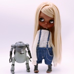 デニムのゆったり吊りズボン（ブルー）とふわふわ柔らかニット（オフショルダー）のセット