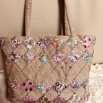 リバティパッチワークと花束の刺繍のバッグ