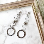プチプラ  シルバーピアス うねうねピアス