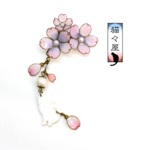 桜満開お座り白猫金古美イヤーカフ