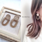 ✴︎再×5販売✴︎大ぶりアクリルフープとデザインプレートピアス
