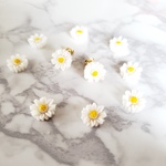 ヴィンテージ★小さなお花のイヤリング＆ピアス＜ホワイト×イエロー×ゴールド＞