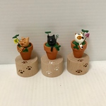 小さな小さな植木鉢にゃんこ