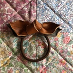 ＊sale＊ヌメ革二重リボンヘアゴム キャメル×ブラウン