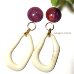 300円☆2way☆大ぶりマーブルレッド☆大ぶりチャームのピアス/イヤリング