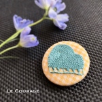 ピアノの刺繍ブローチ(青)