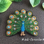 🐥m様ご予約品（クジャク・手刺繍きらきらブローチ）です(*^^*)（再々..販）