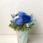 ブルー系のアレンジ♪ 母の日青水色プリザーブドフラワープレゼントサプライズギフトお誕生日結婚祝いお礼結婚式新築祝い退職