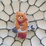 子ぐまの刺繍ブローチ