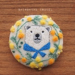 くるみボタン 春のしろくま刺繍ブローチ  yellow