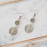 変形シルバーのピアス